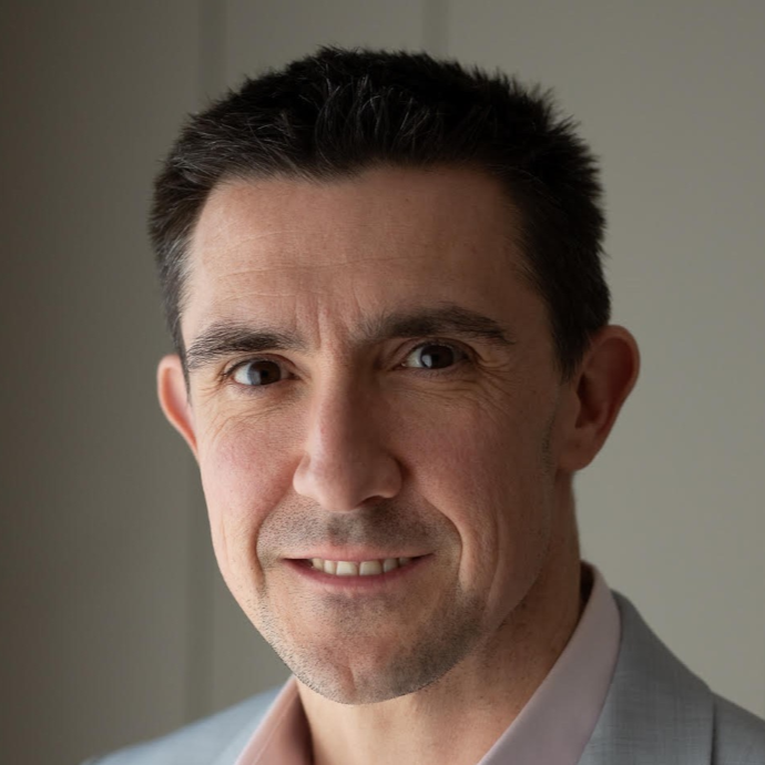 Andrew Roach headshot
