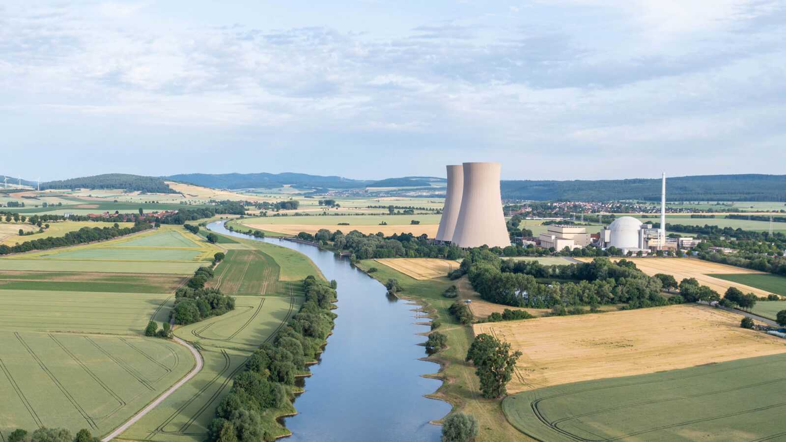 Nuclear_power_river_AdobeStock_516955279
